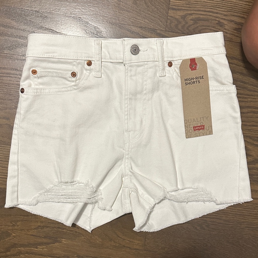 Levi's high rise white Women's denim shorts Size 28